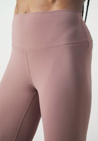 Nike Performance ONE - Tajice - smokey mauve