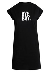 Črna majica obleka s kratkimi rokavi, ki vsebuje drzne bele napise "BYE BOY." Preprost, sproščen kroj z gladko teksturo.