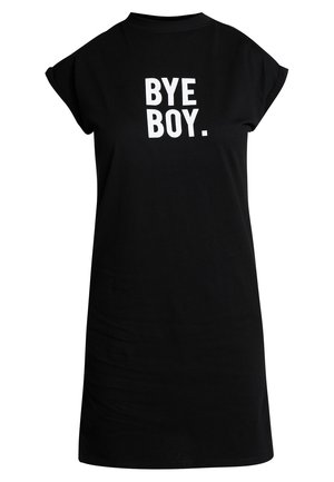 Vestido camiseta negro de manga corta con un llamativo texto blanco que dice "BYE BOY". Corte sencillo y relajado con una textura suave.