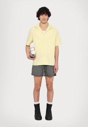 SHORT SLEEVE SHIRT UNISEX - Hemdbluse - lye light yellow
