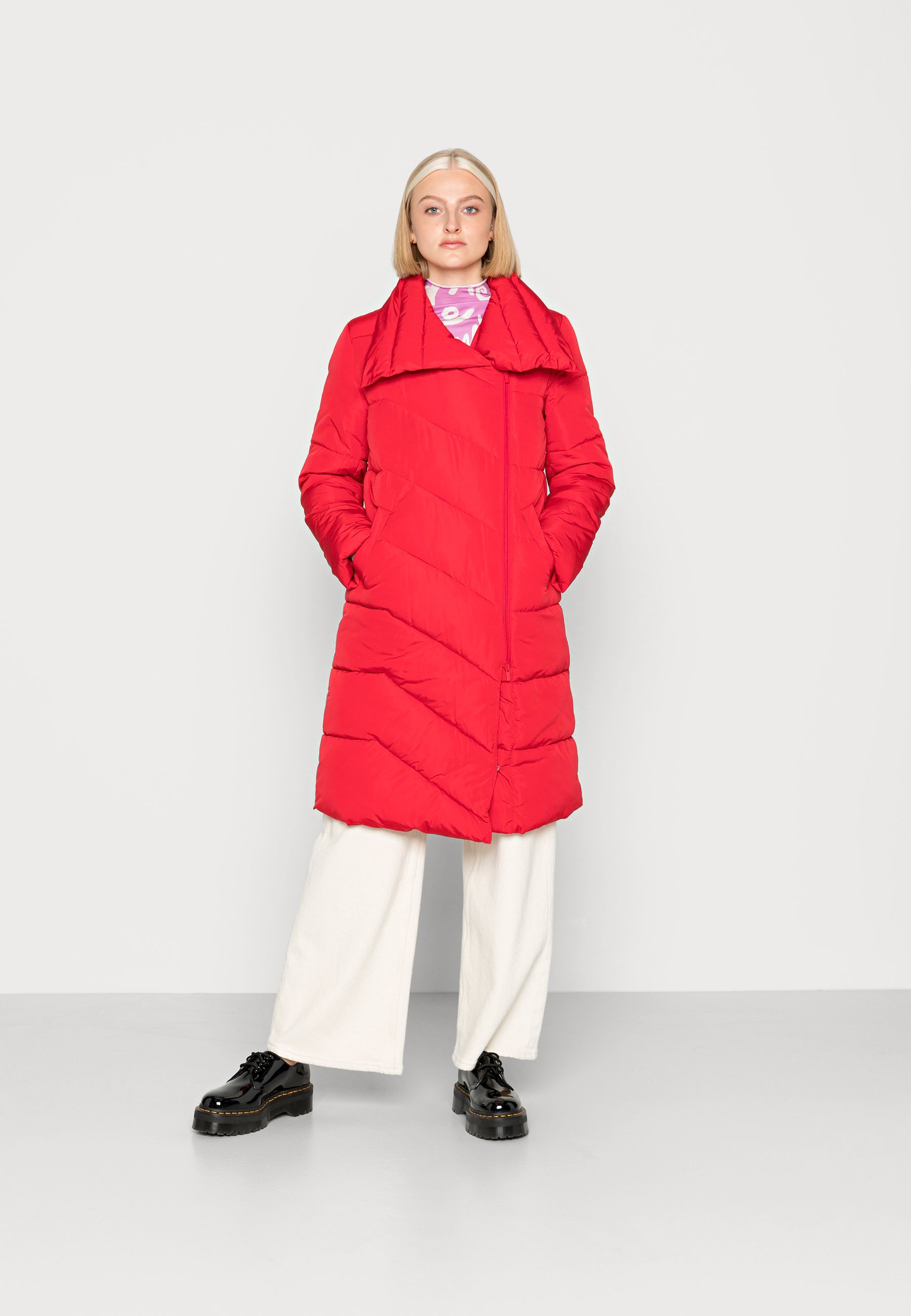YAS Winter coat - bright red/yellow 