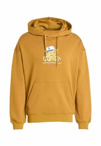 Sennepsgul hoodie lavet af bomuldsblanding, med en front kangaroo lomme og en illustreret tegneserieleopard med kasket på brystet.