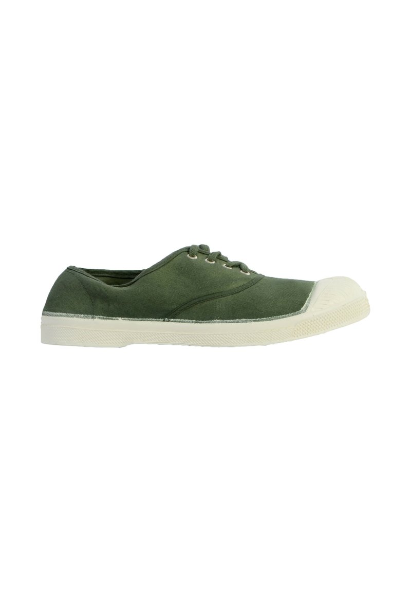 Sneakers in tela verde con suola in gomma bianca, punta rotonda e design con lacci. Presentano dettagli di cucitura e battistrada testurizzato.
