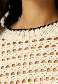 Bershka Strickpullover - off-white