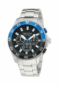 Nautica chronografas su juodu ir mėlynu rėmeliu, sidabriniu nerūdijančio plieno dirželiu ir juodu ciferblatu su baltais ir mėlynais akcentais.