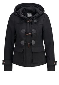 Manteau noir avec capuche, fermetures à bascule, deux poches avant et poignets ornés de boutons. Texture de tissu doux avec une coupe structurée.