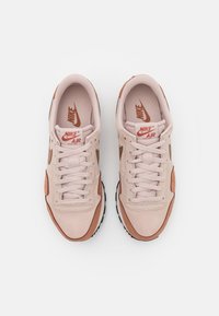 Nike Sportswear Sneakers - light brown