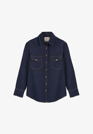 Mørkeblå denimskjorte med lange ærmer, spids krave, to brystlommer og guldfarvede knapper foran og på ærmekanterne.