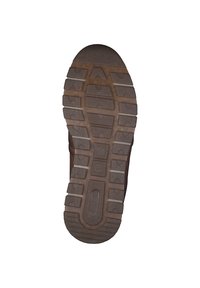 Battistrada in gomma con scanalature profonde, superficie testurizzata e colore marrone. Presenta un motivo di presa solido con scanalature verticali e orizzontali.