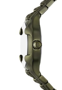 Olivgrön metallarmbandsur med rund klockkropp, texturerad krona och länkad rem. Släta ytor och klart glas för god synlighet.