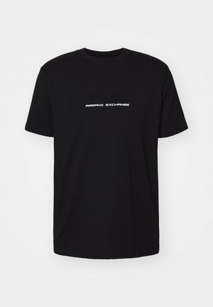 Czarna bawełniana koszulka z krótkim rękawem, okrągłym dekoltem. Na piersi znajduje się biały nadruk z napisem "AX" oraz "ARMANI EXCHANGE".