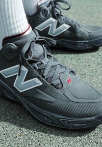 New Balance FRESH FOAM BB V2 - Basketbalové boty - grey