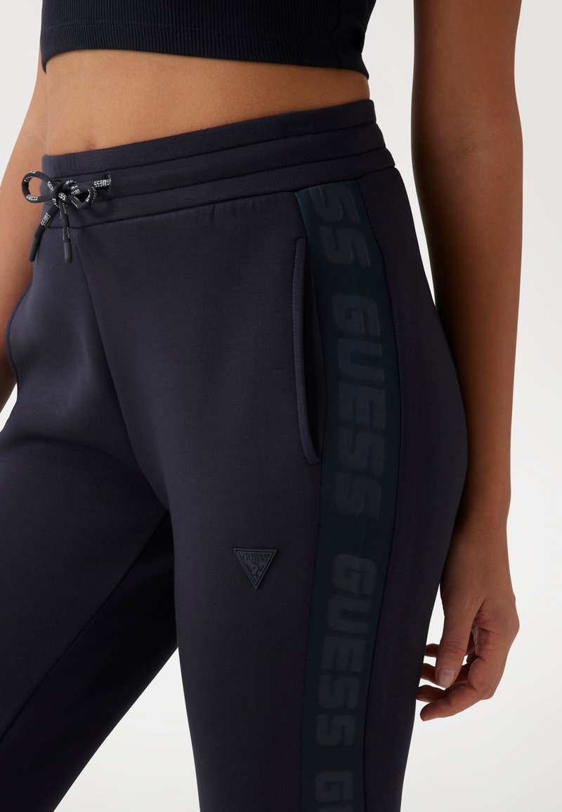 Survêtements et bas de survêtements pour homme in Gris | Under Armour FR
