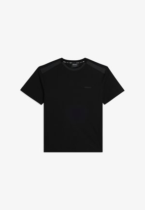 T-shirt nera realizzata in tessuto liscio, con scollatura rotonda e maniche corte. Include sottili dettagli neri sulle spalle e un logo sul petto.