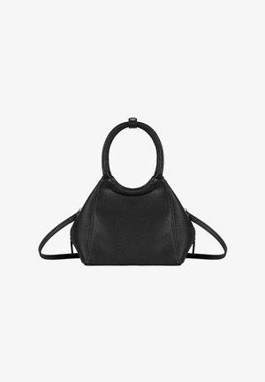 Bolso de mano de cuero negro con un acabado texturado, que cuenta con un asa redondeada y una correa de hombro ajustable, de forma triangular única.