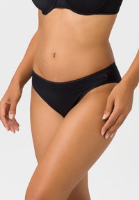 Schwarze Bikini-Höschen mit glatter Textur, klassischem Schnitt und dezentem pinken Logo an der Seite. Elastischer Bund.