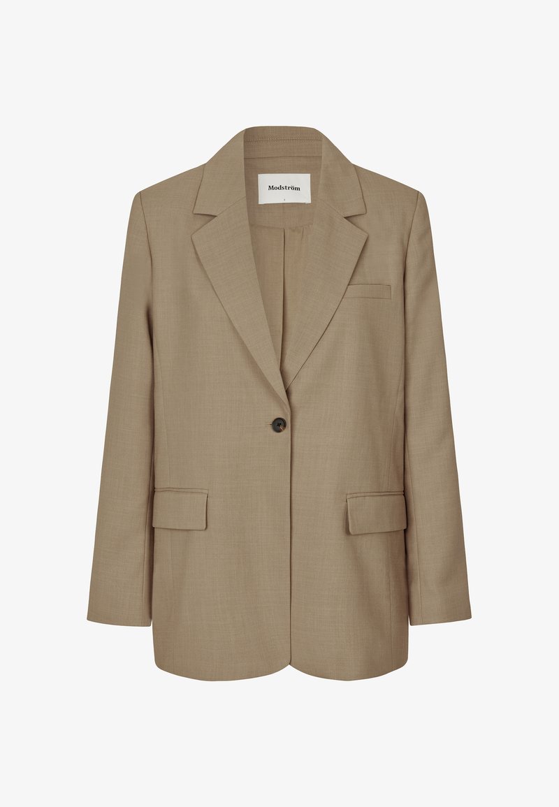 Blazer beige avec un col à revers, fermeture à un bouton, deux poches à l'avant et un tissu texturé. Étiquette visible à l'intérieur du col.