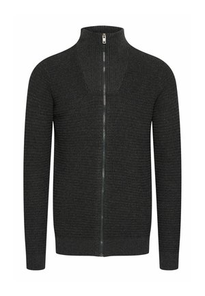 Suéter de cremallera de color gris oscuro con textura acanalada y cuello alto, que presenta una cremallera plateada y una textura estructurada.