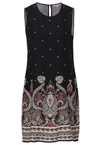 Ärmlös svart klänning med liten prickig mönster och utsmyckad blomster- och paisleykant i röda, vita och beige nyanser nära fållen.