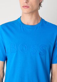 BOSS TEE - T-shirt imprimé - open blue