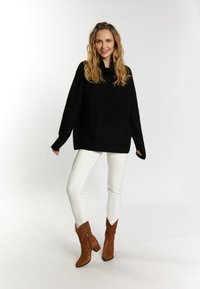 usha Sweter