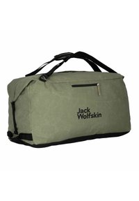 Borsa a sacco verde oliva con una superficie strutturata, dettagli neri, chiusura superiore con zip, logo stampato sul lato e doppie maniglie per il trasporto.