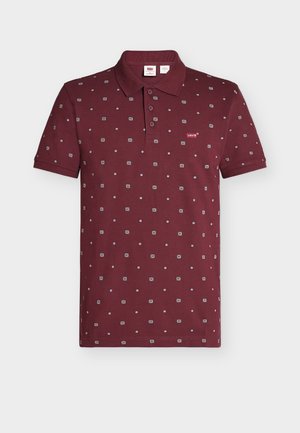 Polo bordeaux à manches courtes avec col, patte de boutonnage, petit motif géométrique blanc et logo Levi's rouge sur la poitrine.