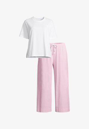 Weißes T-Shirt mit kurzen Ärmeln, kombiniert mit hellrosa weitem Hosen mit elastischem Bund und Kordelzug.