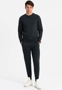 Unausgewählt, black