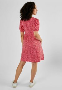 JoJo Maman Bébé V-NECK MATERNITY - REGULAR FIT - Särkkleit - red ditsy