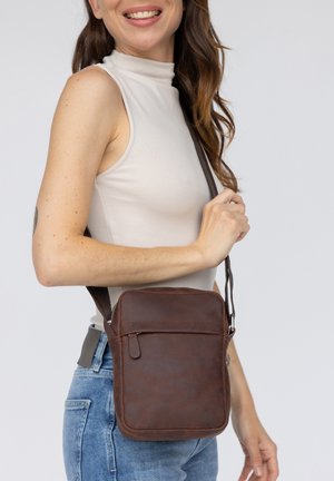 Gusti Leder, UNISEX KARL, ciemnobrązowy