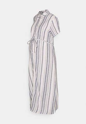 Robe midi à manches courtes rayée blanc et gris avec col, boutonnée sur le devant, ceinture à la taille et fentes sur les côtés, présentée sur un mannequin.