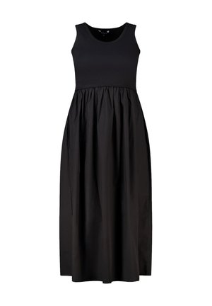 Robe longue noire sans manches avec corsage côtelé ajusté et jupe froncée s'étendant jusqu'à la cheville.