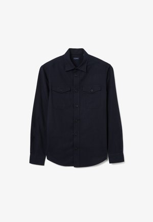 Marineblaue Hemdjacke aus Stoff mit glatter Textur. Verfügt über zwei Brusttaschen, einen Kragen und eine durchgehende Knopfleiste vorne.