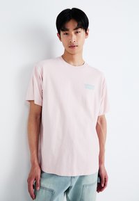 Levi's® VINTAGE FIT GRAPHIC - Nyomott mintás póló - potpourri