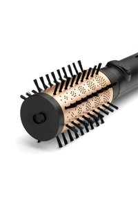 Spazzola rotonda con un cilindro metallico in rame, dotata di setole nere, manico in plastica e fori di ventilazione lungo la lunghezza del cilindro.
