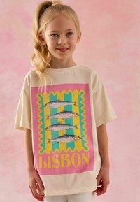 Next - REGULAR FIT - GRAPHIC  - Potiskana majica - ecru pink sardine Miniaturna slika 1