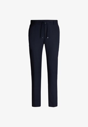 Pantaloni jogger blu navy con vita regolabile, gamba affusolata e una texture morbida e liscia. Presentano un design minimalista e nessun motivo visibile.