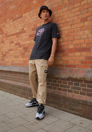 PANT - Reisitaskuhousut - khaki