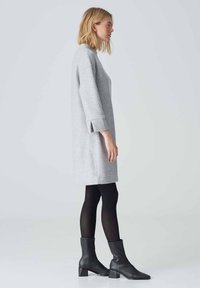 OPUS WONJA - Abito in maglia - hazy fog melange