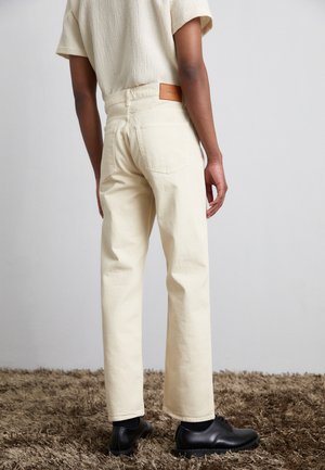 REGULAR  - Τζιν χαλαρής εφαρμογής - ecru