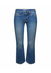 Jean en denim bleu avec légère décoloration, bouton et fermeture éclair à l'avant, passants de ceinture et jambes légèrement évasées.