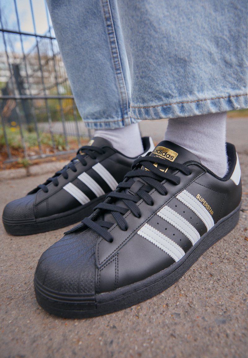 superstar trainers size 4