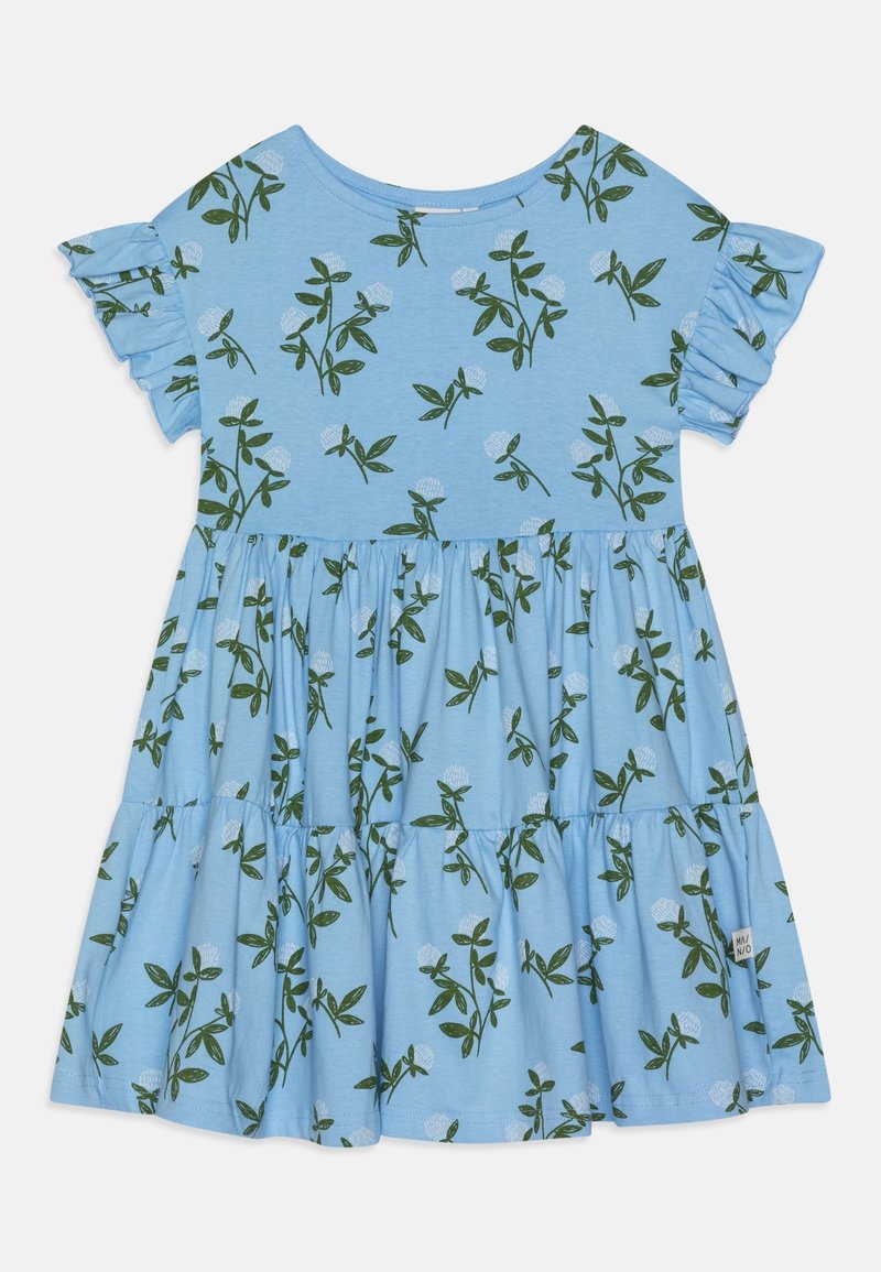 Robe en coton bleu clair avec manches courtes à volants, présentant un motif floral de feuilles vertes et de fleurs blanches, jupe à volants.
