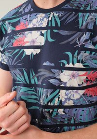 Deeluxe Original CARIBBEAN - Triko s potiskem - navy