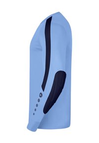 Chemise à manches longues bleu clair avec des rayures navy aux épaules et des coudières rembourrées. Les boutons le long de la manche inférieure sont ronds et en relief.