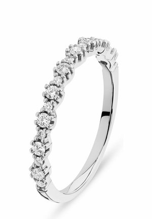 Ring aus Weißgold mit einer Reihe gleichmäßig verteilter runder Diamanten, im flachen Krappenverschluss gefasst, mit einem glatten, hochglanzpolierten Band.