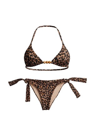 Completo bikini con stampa leopardata, top con collo all'americana con tre perline in legno e slip con fiocchi laterali.
