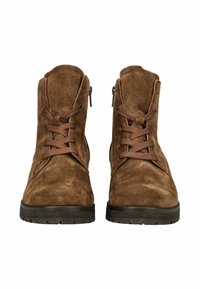 Bottines en suede marron avec bout arrondi, design à lacets avec œillets et fermetures éclair sur le côté. Surface texturée et semelle en caoutchouc visibles.