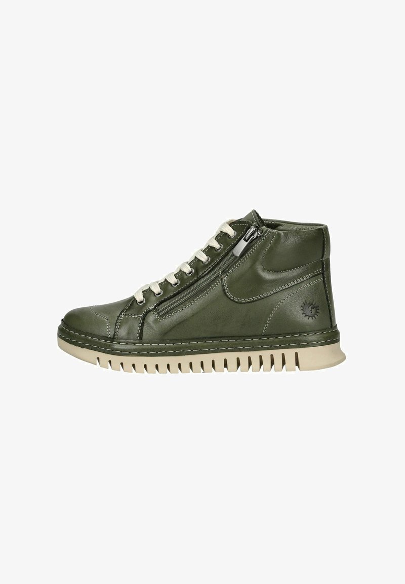 Wysokie sneakersy w oliwkowej skórze charakteryzują się przeszywaną konstrukcją, kremowymi sznurówkami oraz gumową podeszwą o żłobionej teksturze. Szczegół z zamkiem błyskawicznym po boku.